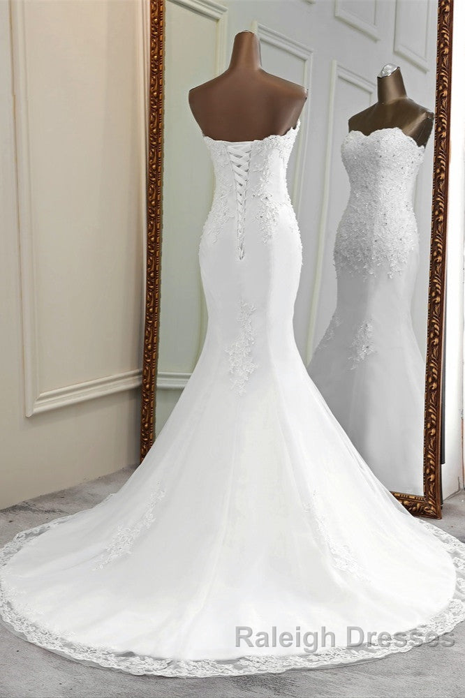 Chic Long Mermaid Strapless Lace Appliques Wedding Dress Main image