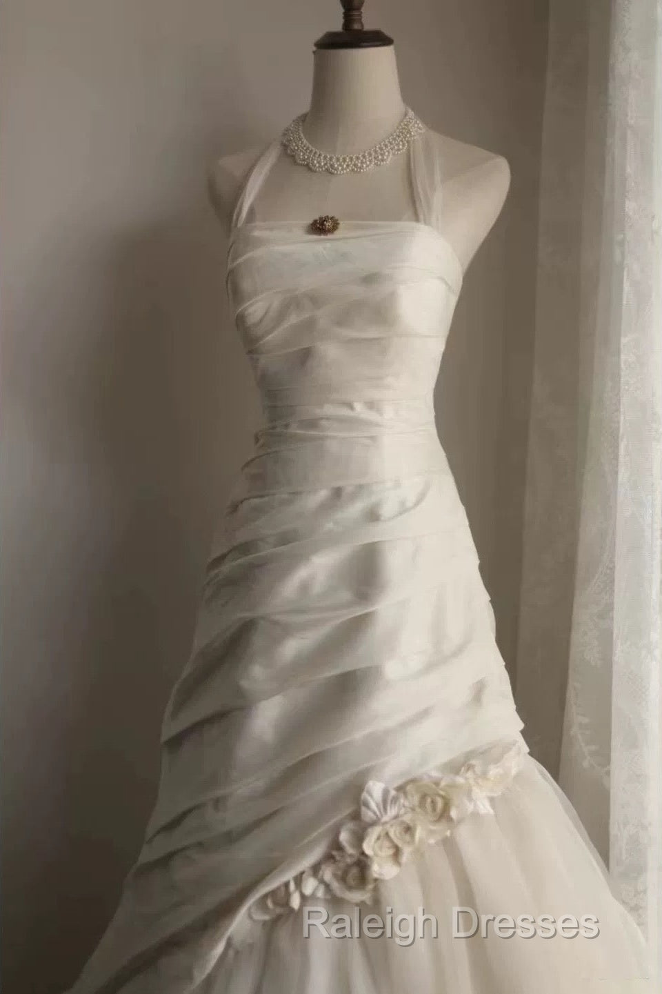 Chic Mermaid Halter Satin Ivory Long Wedding Dresses Bridal Dress