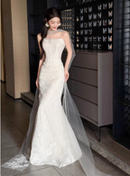Chic Mermaid Long Wedding Dress Lace Strapless White Bridal Gown Appliques Sleeveless Bridal Dress