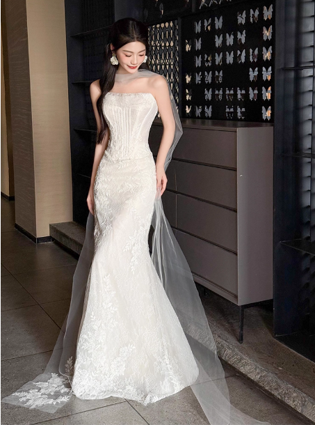 Chic Mermaid Long Wedding Dress Lace Strapless White Bridal Gown Appliques Sleeveless Bridal Dress Secondary image