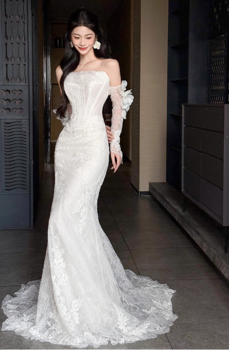 Chic Mermaid Long Wedding Dress Lace Strapless White Bridal Gown Appliques Sleeveless Bridal Dress