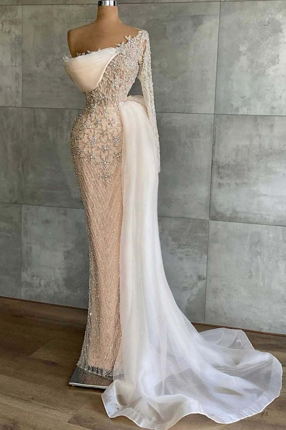 Chic White Mermaid Prom Dress With Appliques And Beaded Long Sleeves Main image