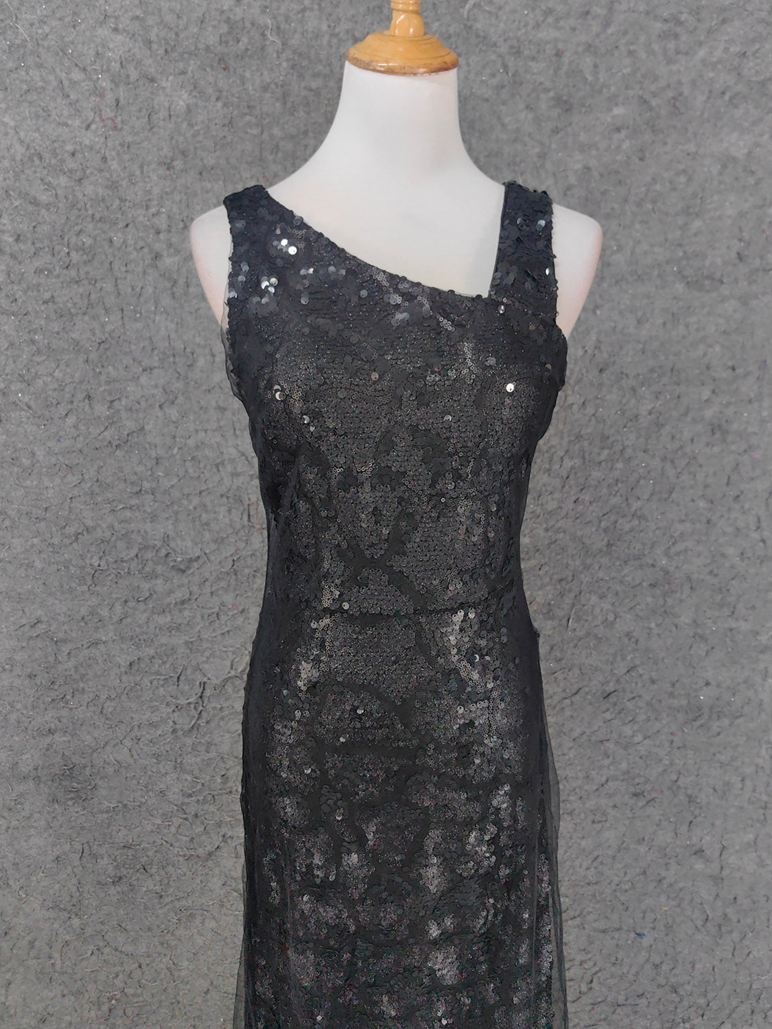 Classic Black Slim-Fit Asymmetric Neck Sequin Tulle Long Formal Prom Dress Secondary image
