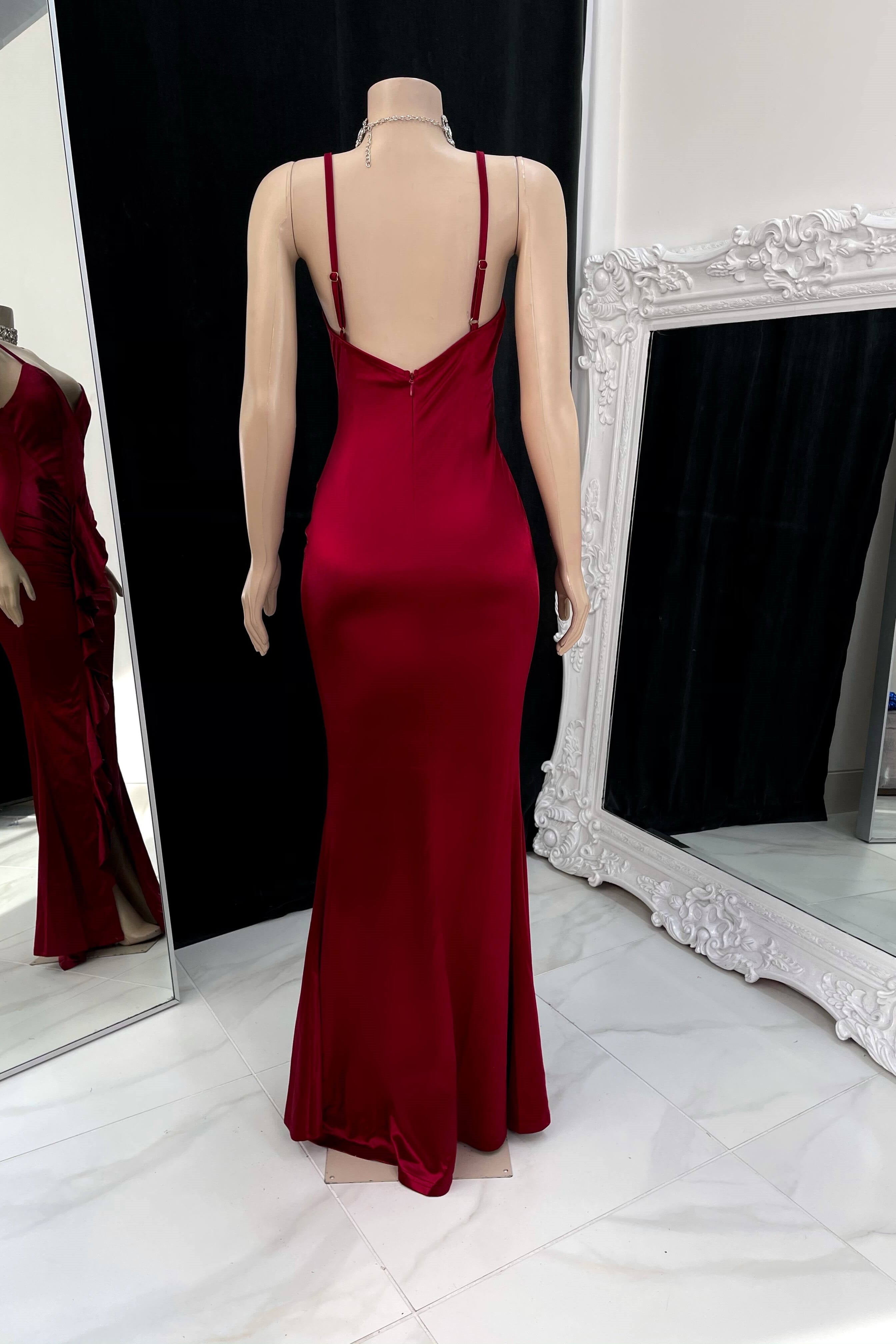 Classic Burgundy Spaghetti-Straps V-Neck Sleeveless Satin Prom Dresses Mermaid Backless With Ruffles Zipper