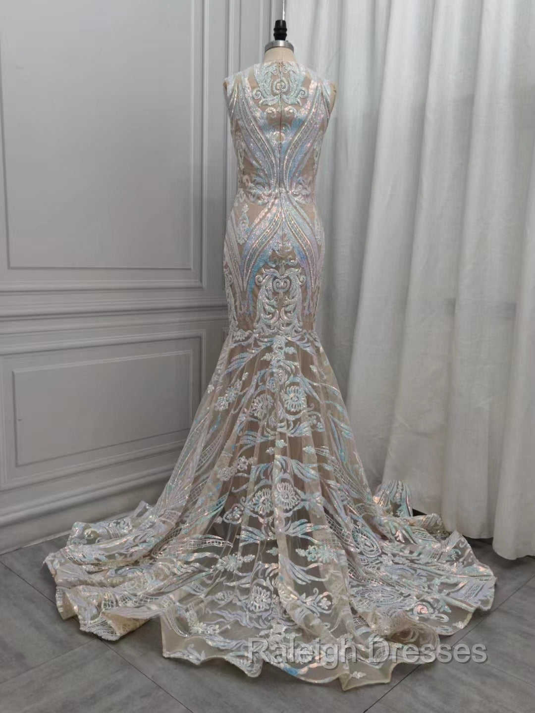 Classic Mermaid Lace Floor-Length Prom Dress On Sale Secondary image