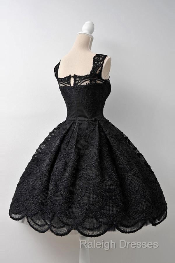 Classic Square Knee-Length Sleeveless Black Lace Homecoming Dress Secondary image