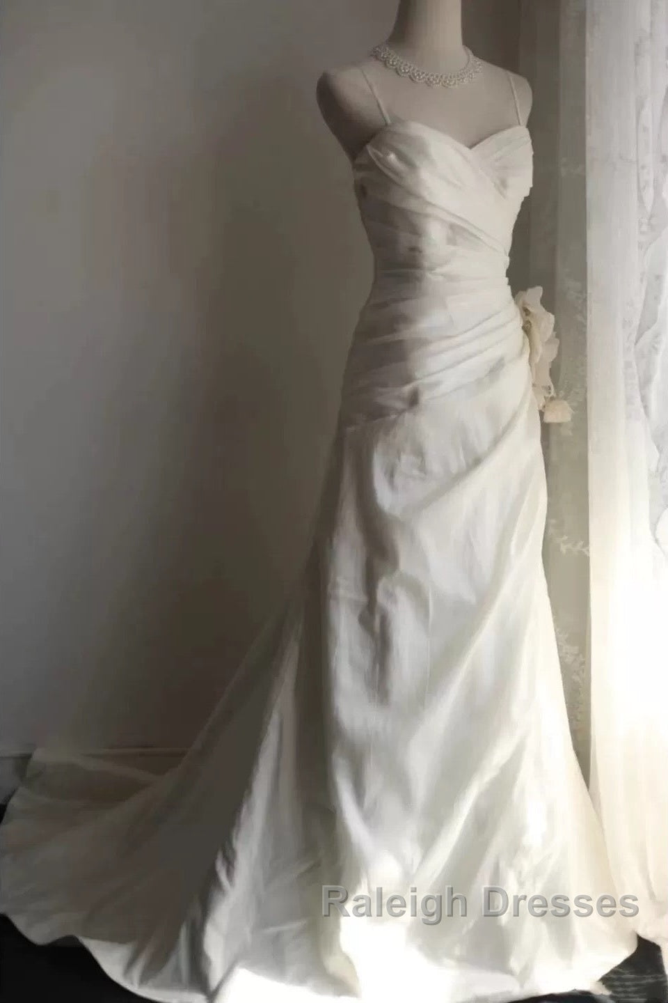 Classy Mermaid Spaghetti Straps White Satin Long Wedding Dress Bridal Dresses