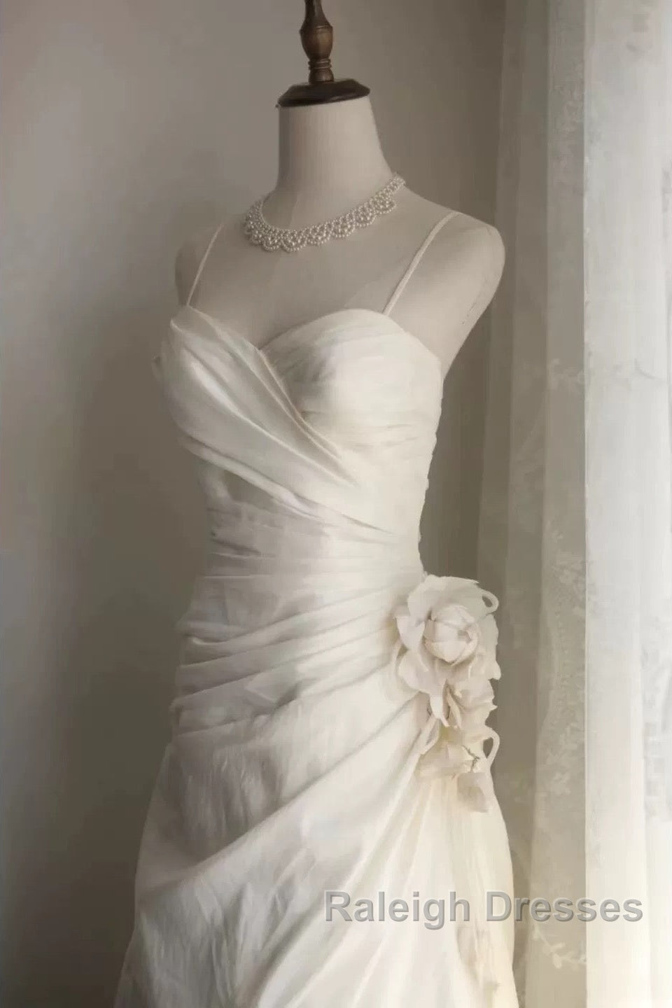 Classy Mermaid Spaghetti Straps White Satin Long Wedding Dresses Bridal Dress