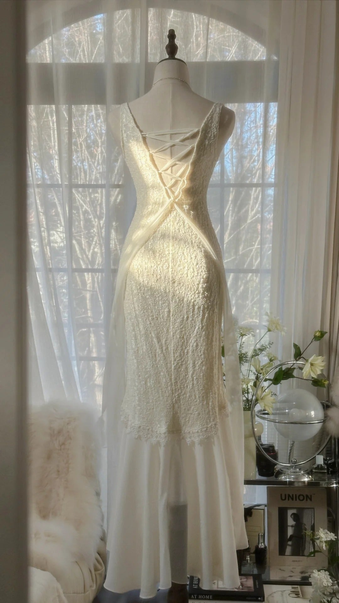 Clean And Elegant White V-Neck Lace Beaded Mermaid Long Formal Prom Dress