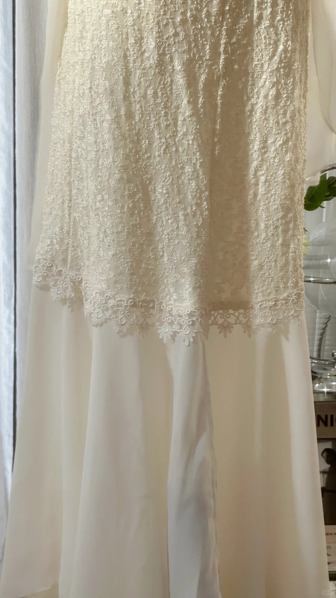 Clean And Elegant White V-Neck Lace Beaded Mermaid Long Formal Prom Dress