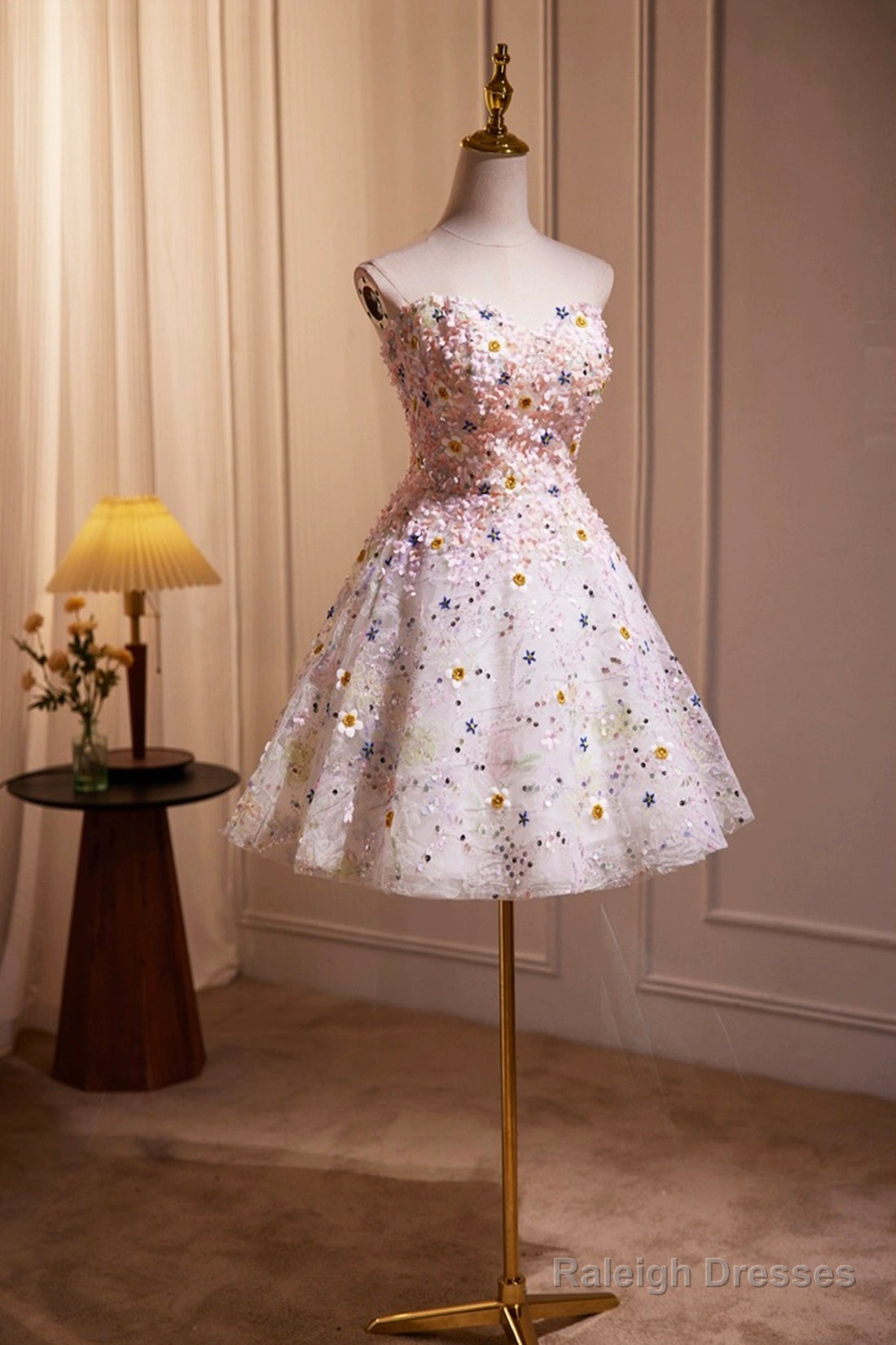 Cute 3D Floral Knee Length Prom Dresses A-Line Strapless Homecoming Dresses Secondary image