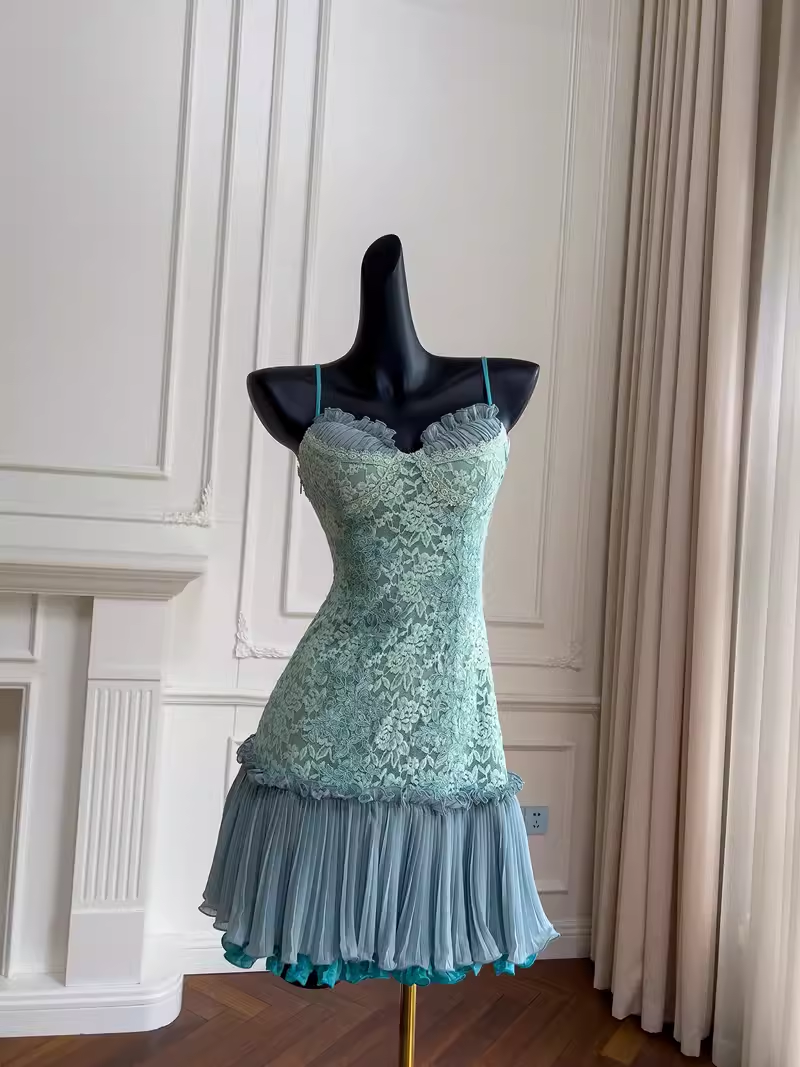 Cute A-Line Spaghetti Straps Lace Birthday Outfit Homecoming Dresses Main image