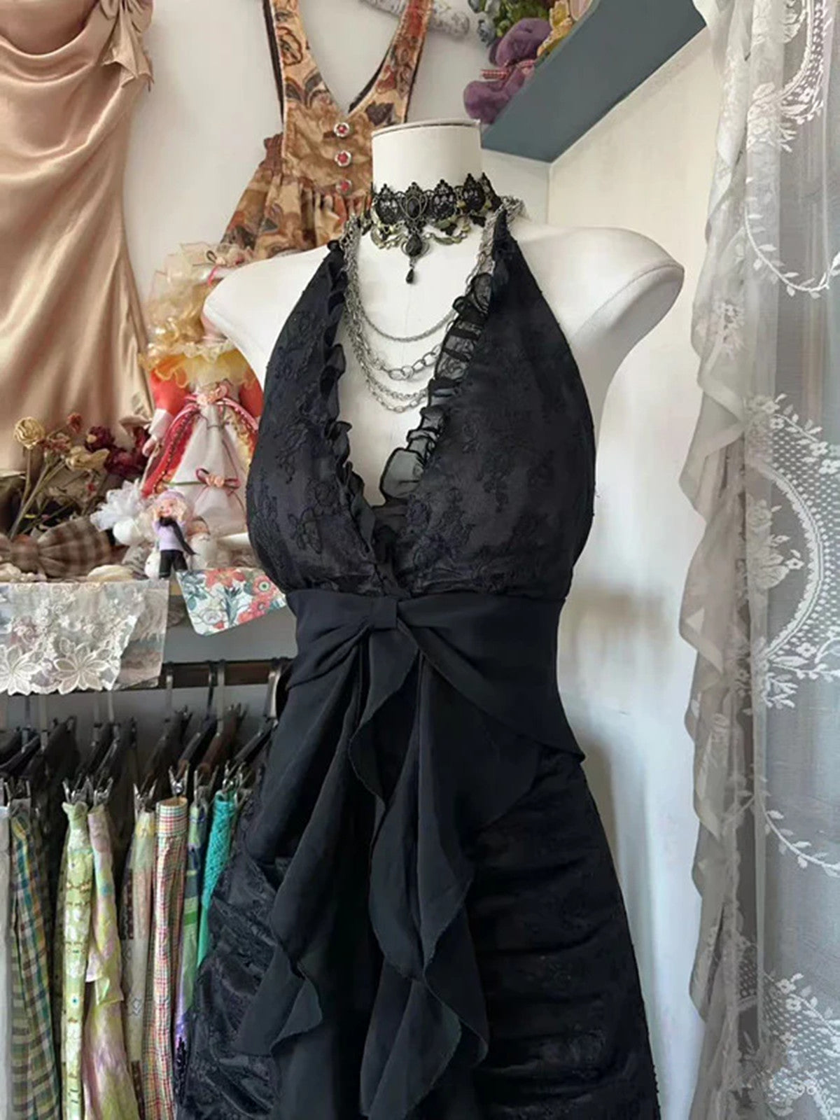 Cute Black Lace V-Neckline A-Line Halter Prom Dresses Black Charming Style Prom Dresses Secondary image