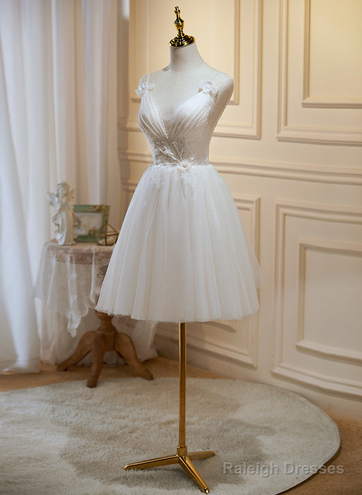 Cute Ivory Tulle V-Neckline Short Prom Dresses A-Line Graduation Dresses Prom Dresses
