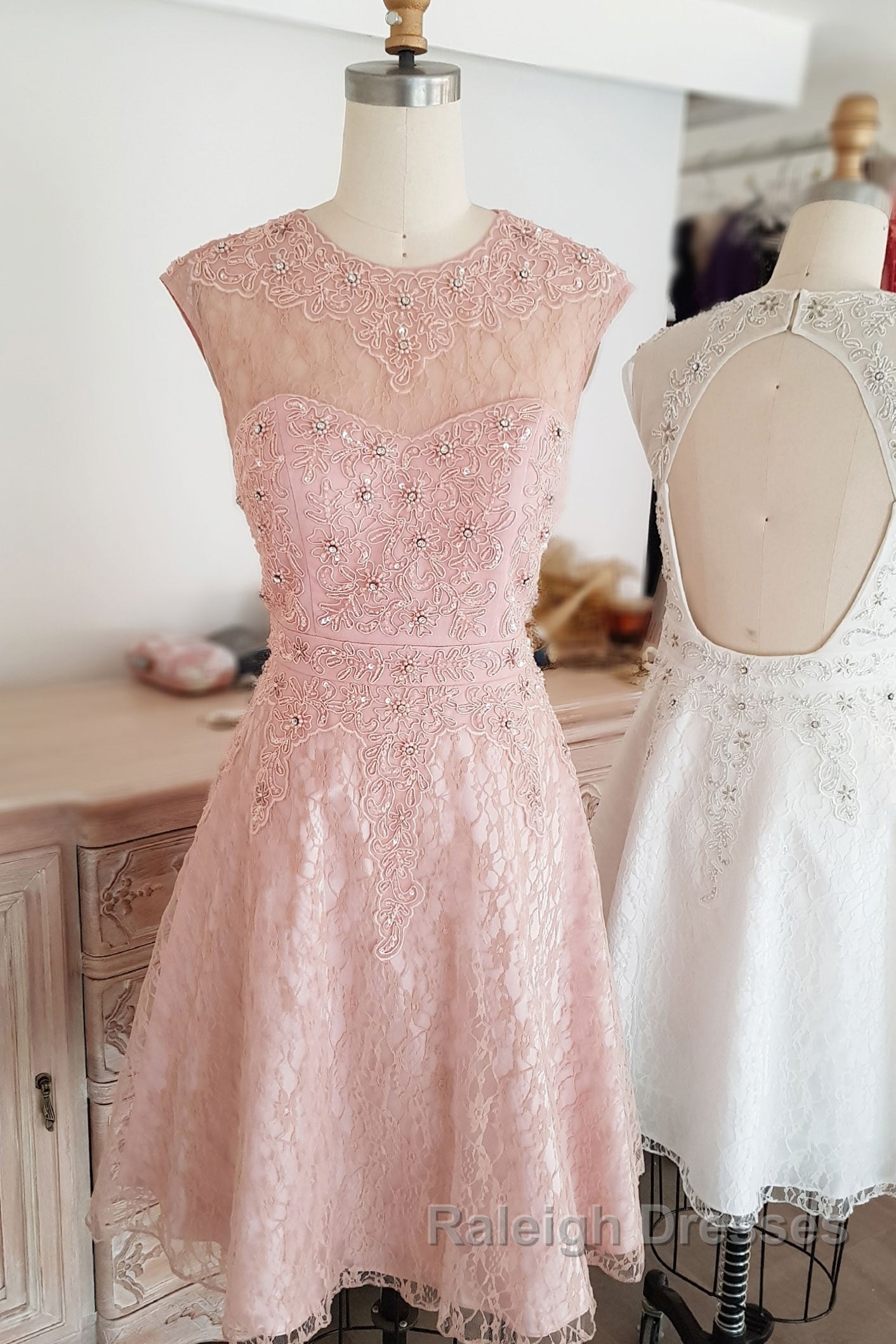 Cute round neck tulle lace short prom Dresses lace bridesmaid Dresses Secondary image