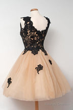 Cute Square Knee-Length Homecoming Dresses With Black Lace Appliques