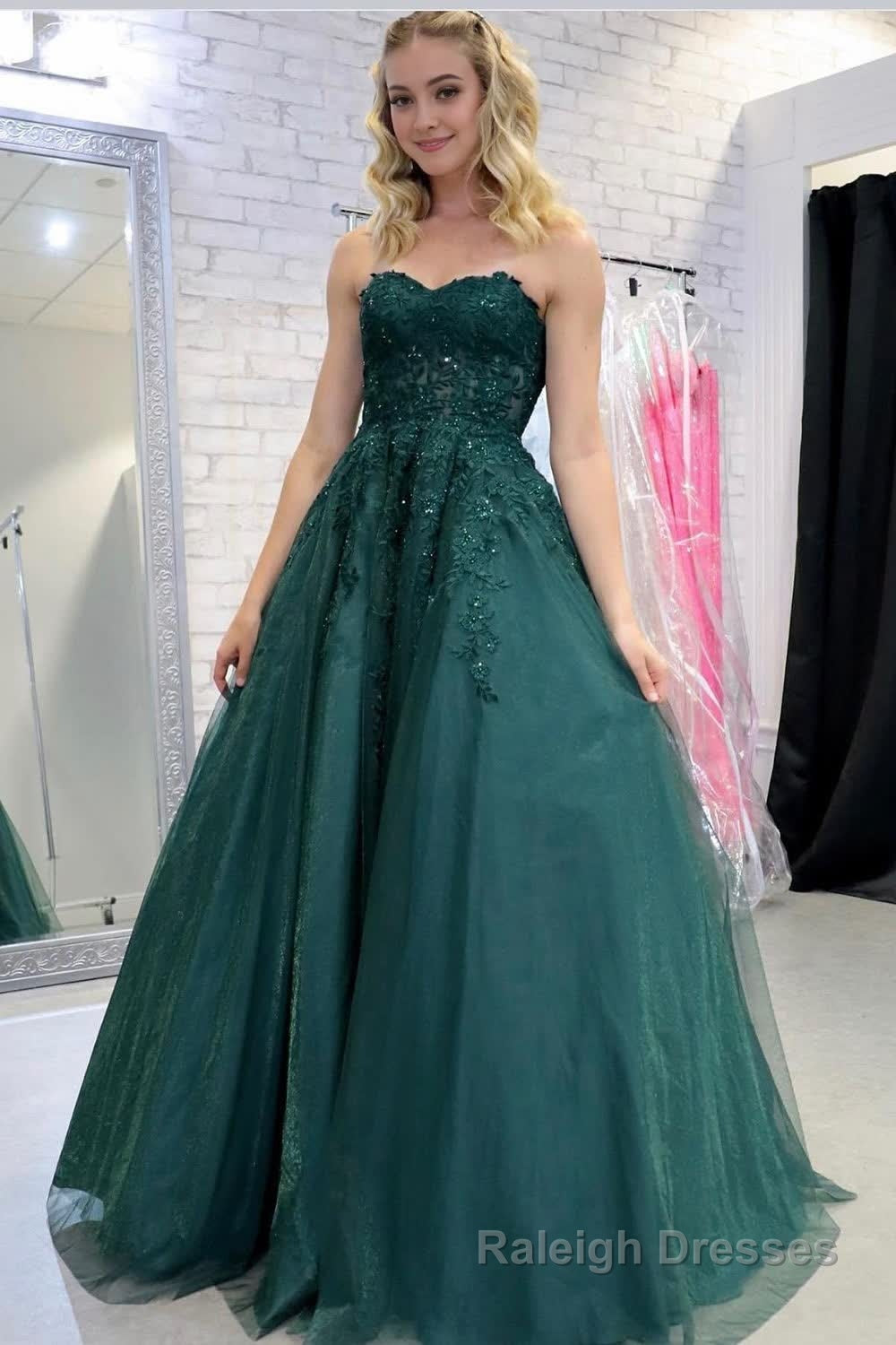 Dark Green Tulle A Line Prom Dress with Appliques Main image