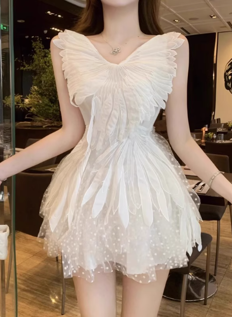 Design White Feather Splicing Polka Dot Princess Puffy Birthday Dress Homecoming Dress