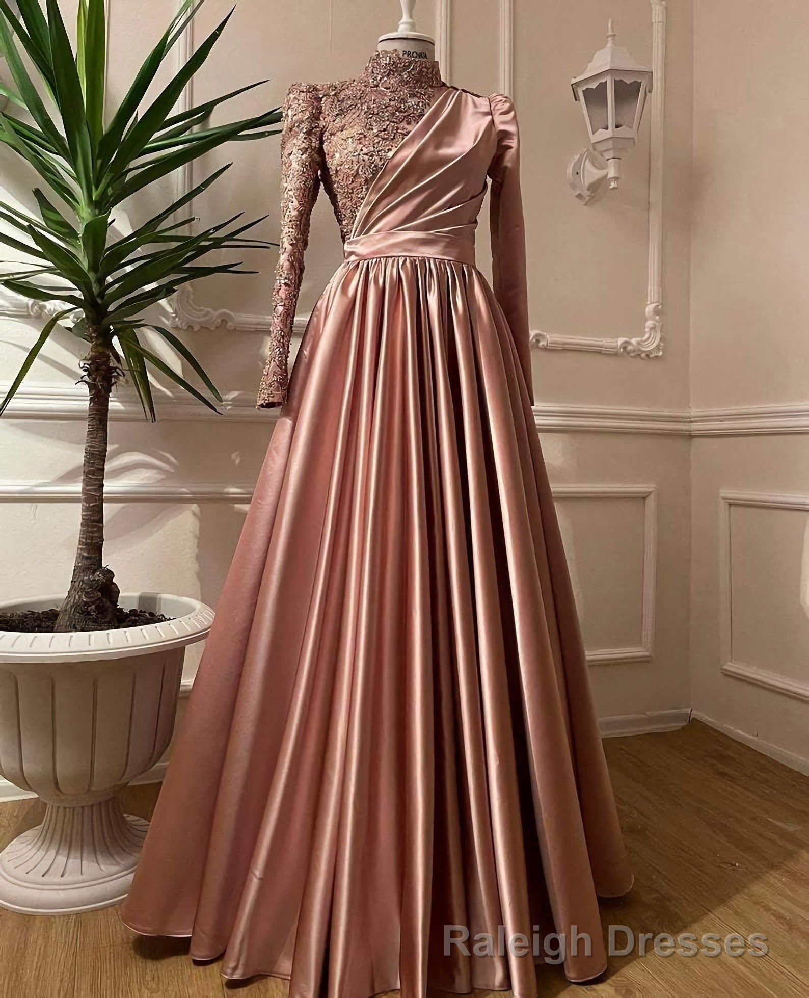 Rose Gold Silver Prom Dress, Long Sleeves Dubai Evening Dresses, Muslim Women Wedding Party Gowns 2025 Elegant Silver Grey Arabic Engagement Main image
