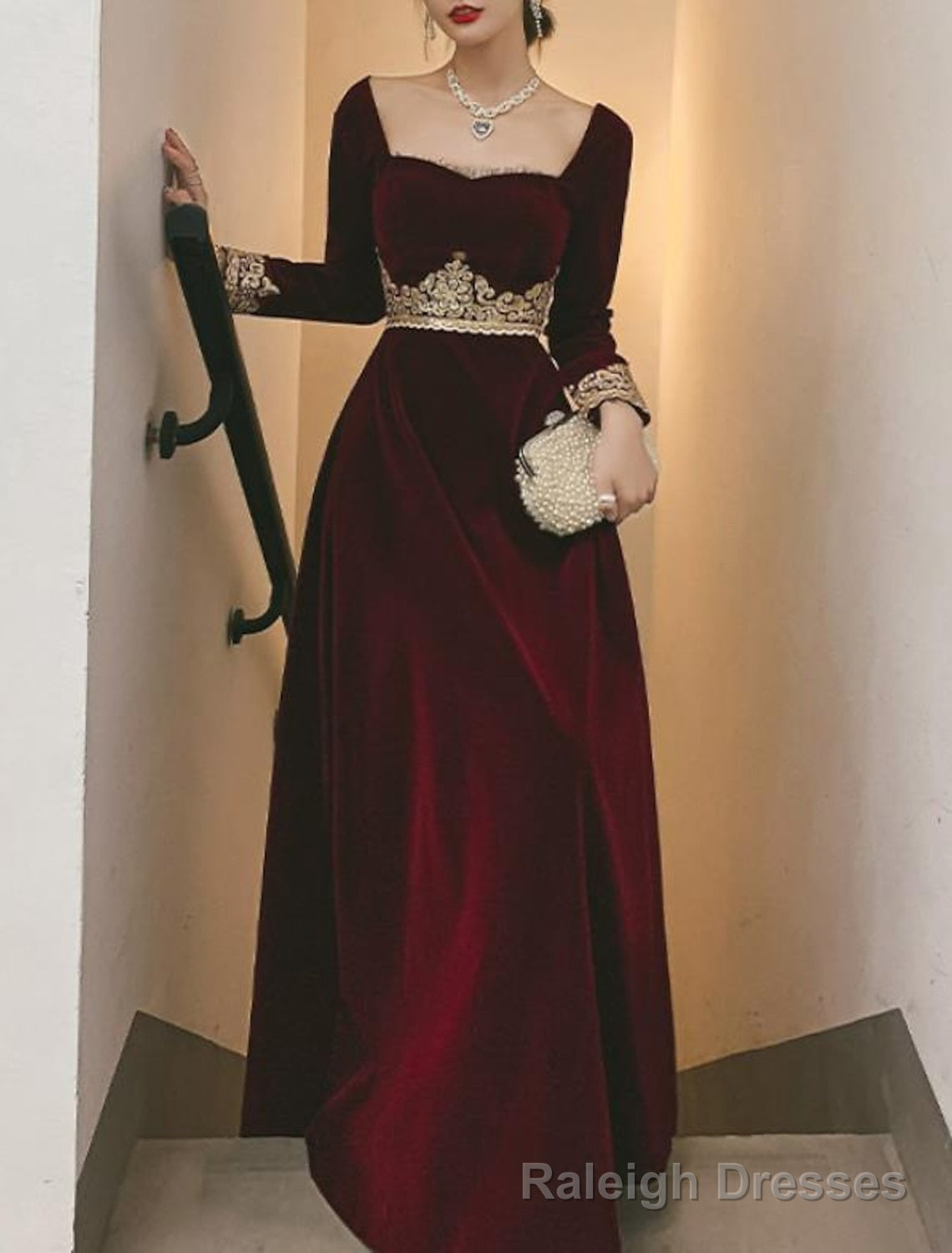 A-Line Prom Black Dress Vintage Dress Party Wear Floor Length Long Sleeve Scoop Neck Fall Wedding Guest Velvet with Appliques Dress To Impress Main image