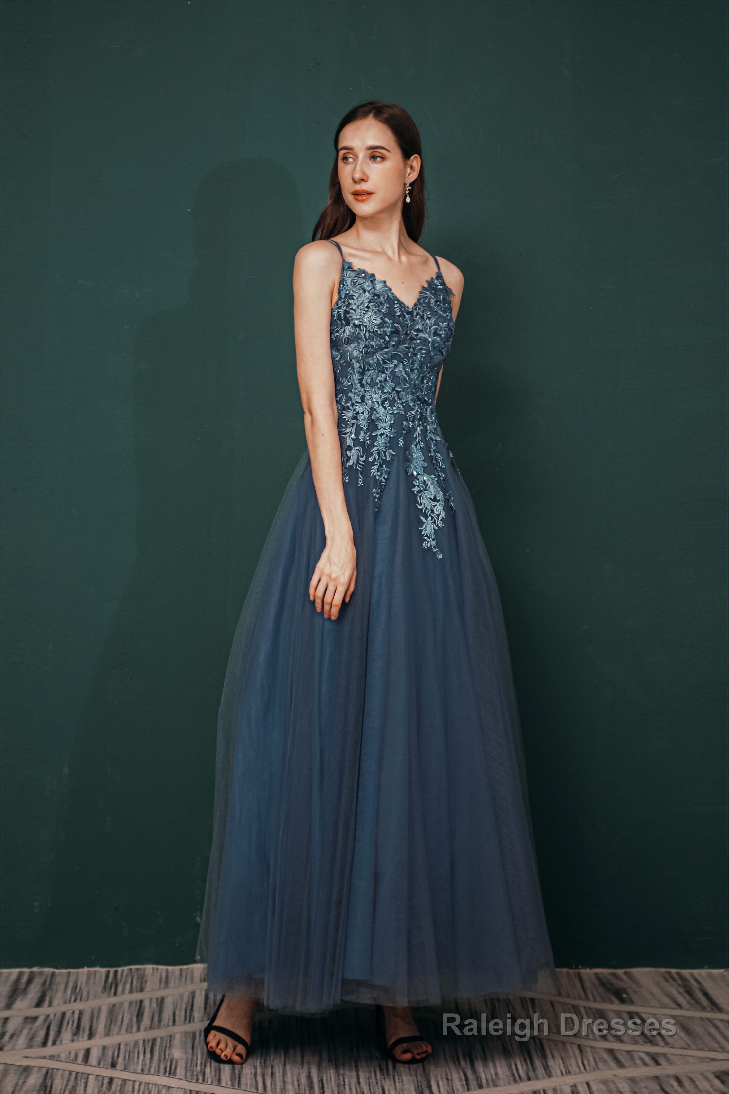 Dusty Blue Tulle A-line Low back Spaghetti strap Prom Dresses Main image