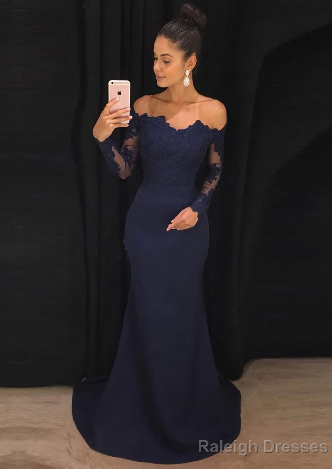 Elastic Satin Prom Dresses Sheath/Column Off-The-Shoulder Court Train With Lace Main image