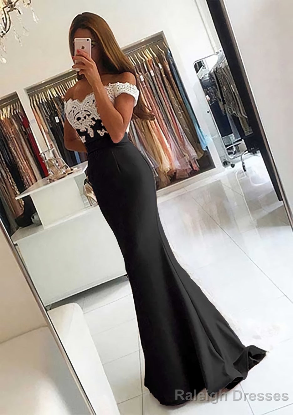 Elastic Satin Prom Dresses Trumpet/Mermaid V-Neck Sweep Train With Lace