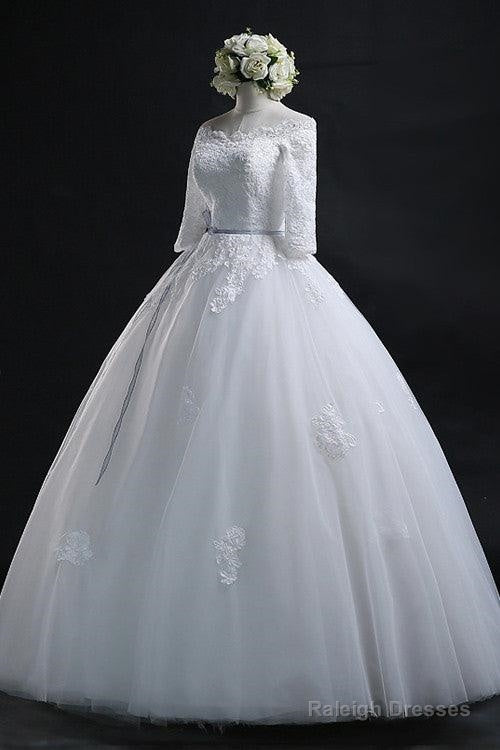 Elegant Ball Gown Bateau Long Tulle Wedding Dress With Lace