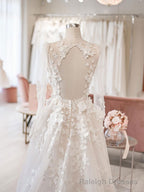 Elegant Beach Lace Wedding Dresses,White Long Sleeve Women Garden Bridal Gowns