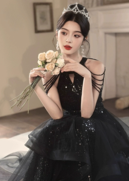 Elegant Black A-Line Halter Neck Chain Sequined Tulle Long Formal Prom Dress