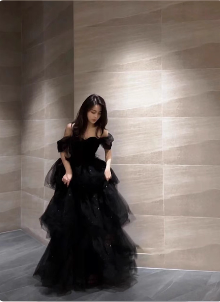 Elegant Black A-Line Off-The-Shoulder Shimmer Tiered Tulle Long Formal Prom Dress