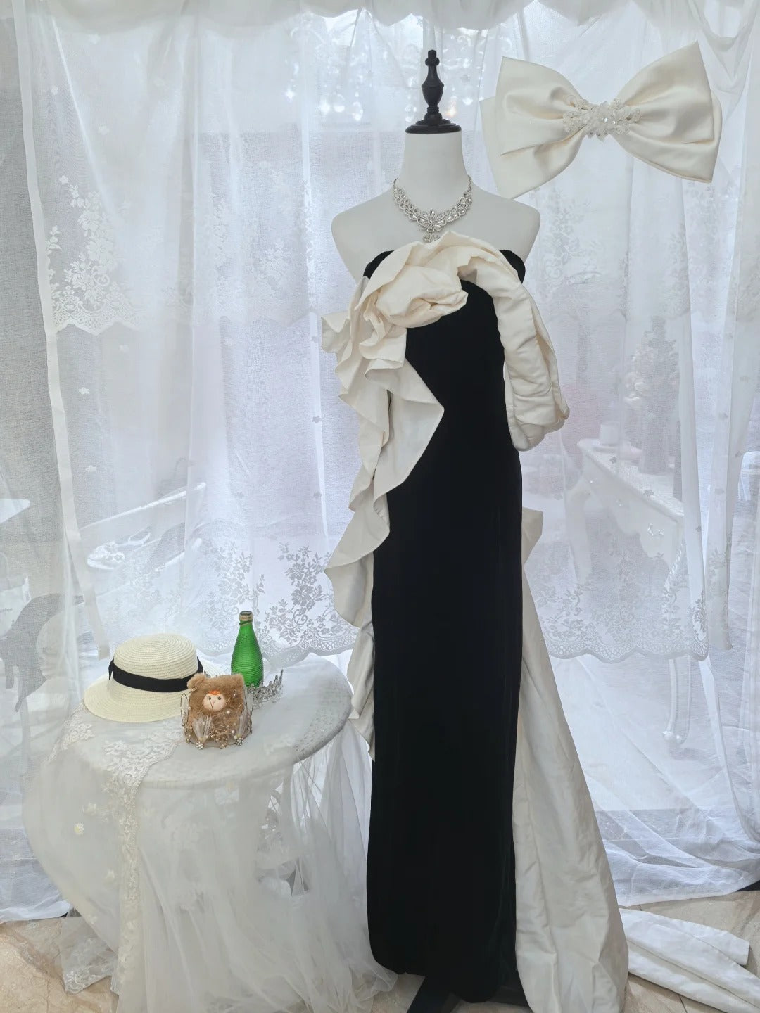 Elegant Black And White Color-Blocked Mermaid Strapless Velvet Satin Long Formal Prom Dress