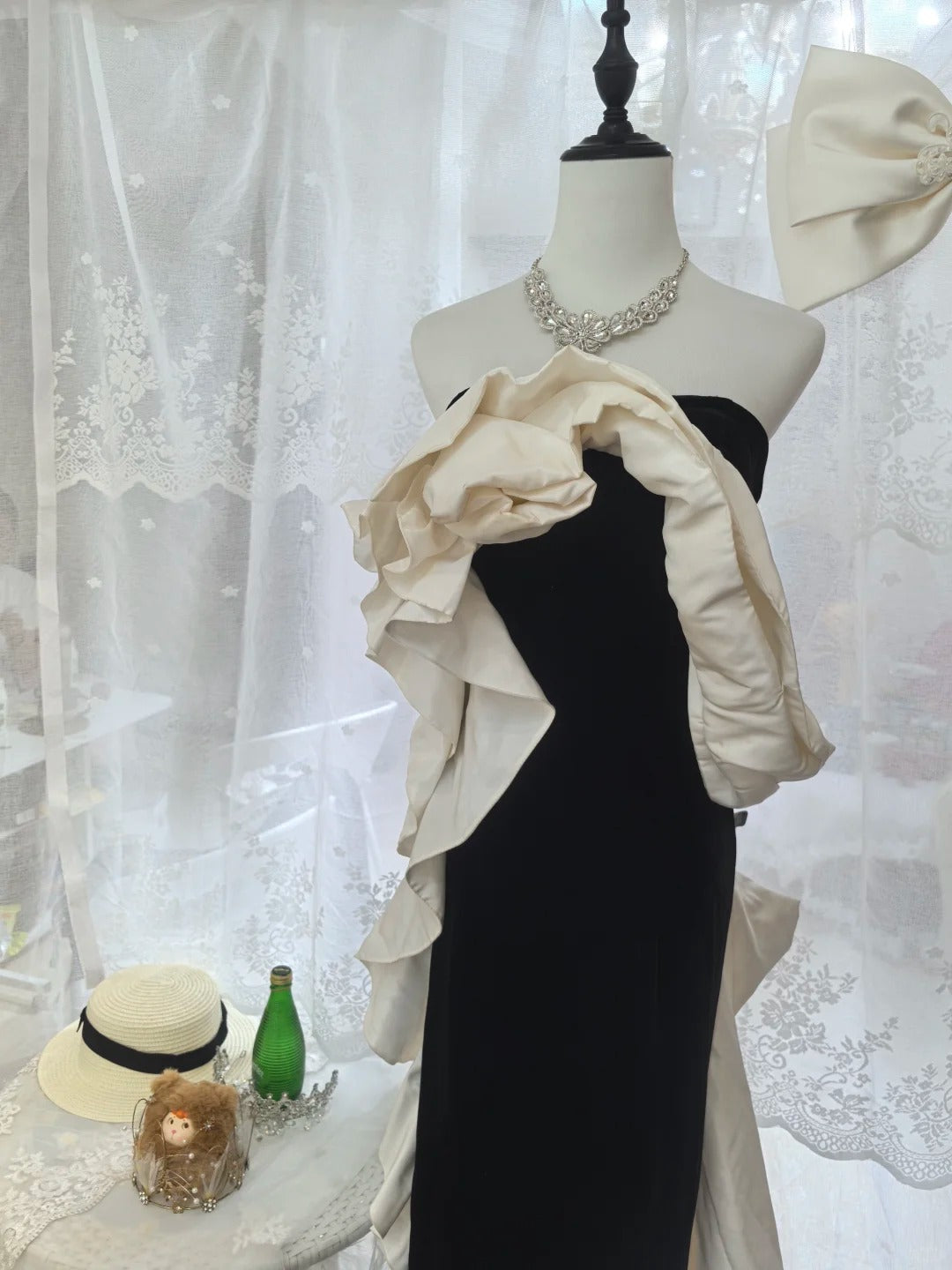 Elegant Black And White Color-Blocked Mermaid Strapless Velvet Satin Long Formal Prom Dress