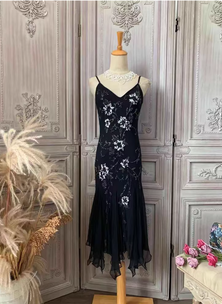Elegant Black Mermaid Spaghetti Strap V-Neck Beaded Chiffon Long Formal Prom Dress