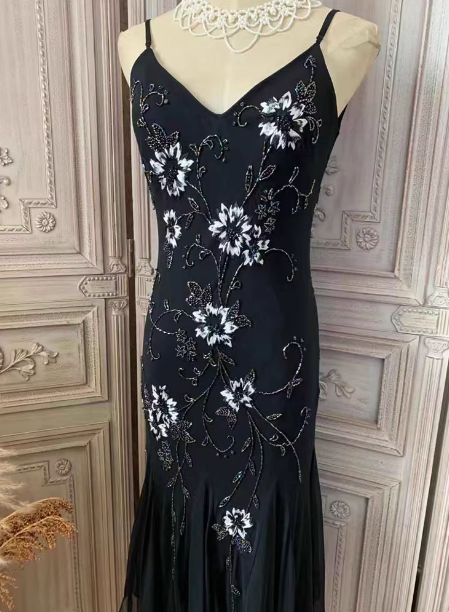 Elegant Black Mermaid Spaghetti Strap V-Neck Beaded Chiffon Long Formal Prom Dress