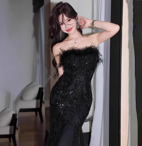 Elegant Black Mermaid Strapless Feather Sequined Tulle Formal Prom Dress