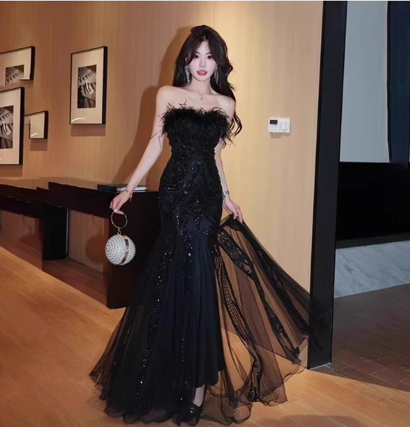 Elegant Black Mermaid Strapless Feather Sequined Tulle Formal Prom Dress Main image