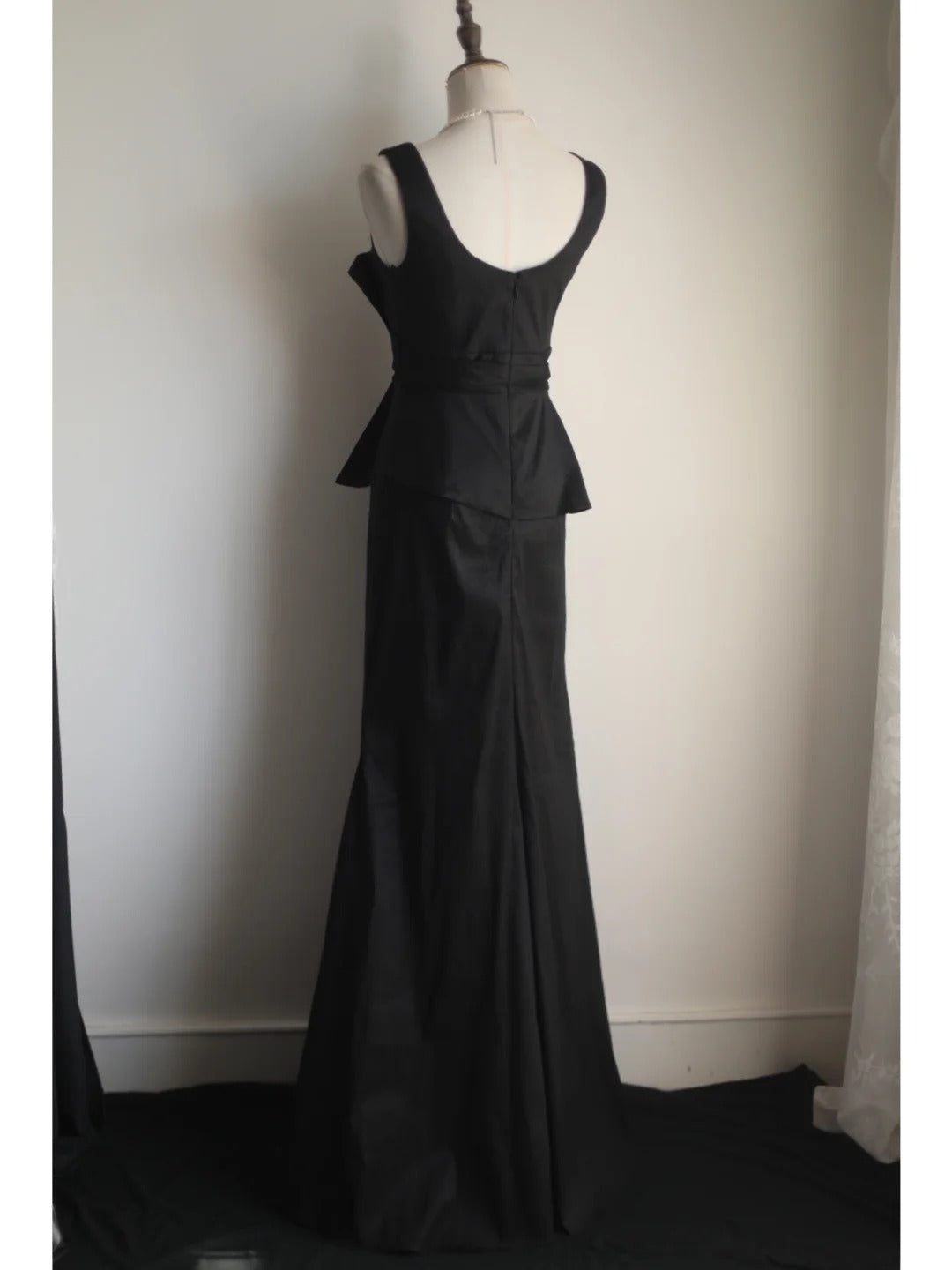 Elegant Black Pleated U-Neck Mermaid Satin Long Formal Prom Dress