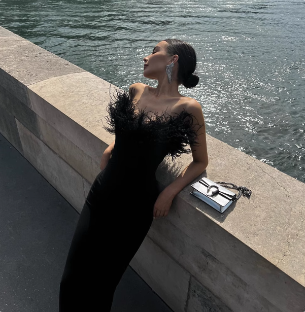 Elegant Black Strapless Feather Satin Bodycon Long Formal Prom Dress Secondary image