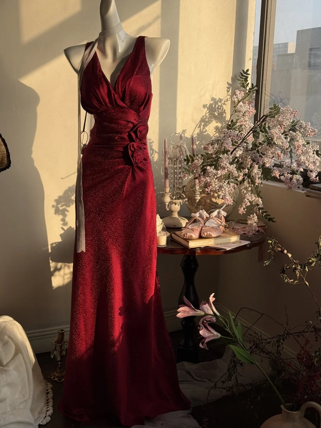 Elegant Burgundy Mermaid Jacquard Satin V-Neck Prom Dresses Simple Prom Dresses Main image