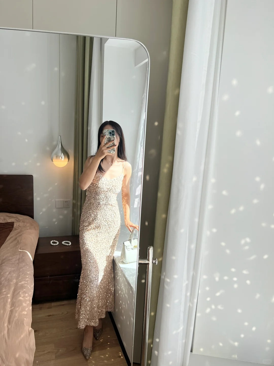 Elegant Champagne Gold Mermaid Halter V-Neck Sequined Long Formal Prom Dress Secondary image