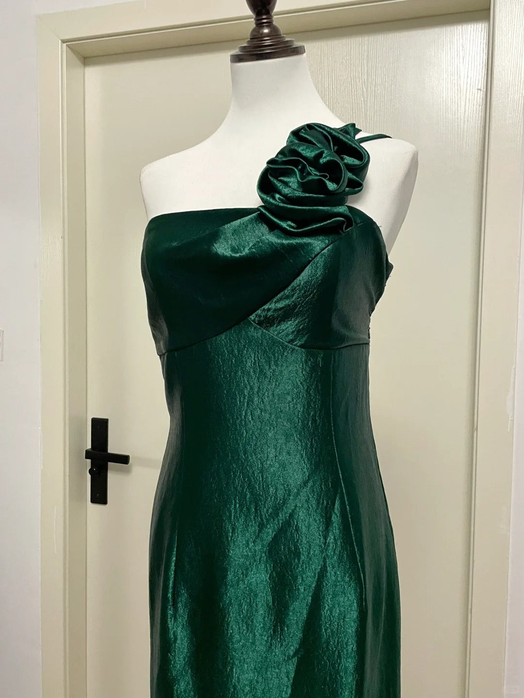 Elegant Dark Green 3D Floral One-Shoulder Satin Long Formal Prom Dress Secondary image