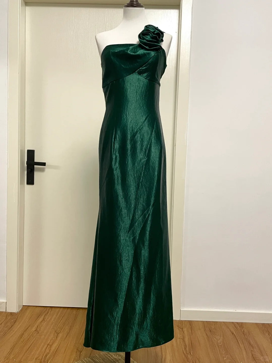 Elegant Dark Green 3D Floral One-Shoulder Satin Long Formal Prom Dress Main image