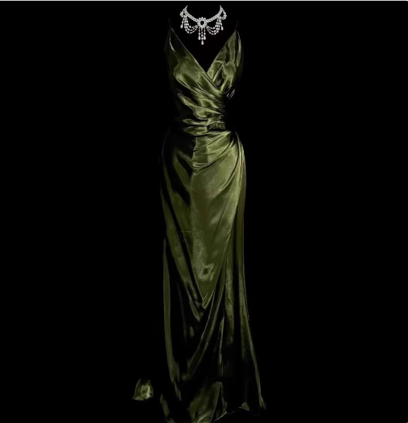 Elegant Dark Green Spaghetti Strap V-Neck Ruched Satin Long Formal Prom Dress