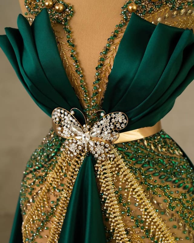 Elegant Dark Green V-Neck Luxury Beaded Mermaid Court Train Prom Dresses