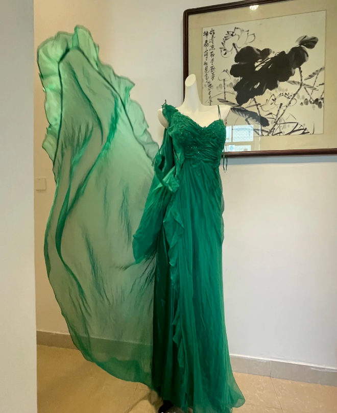 Elegant Green Deep V-Neck Chiffon Long Formal Prom Dress