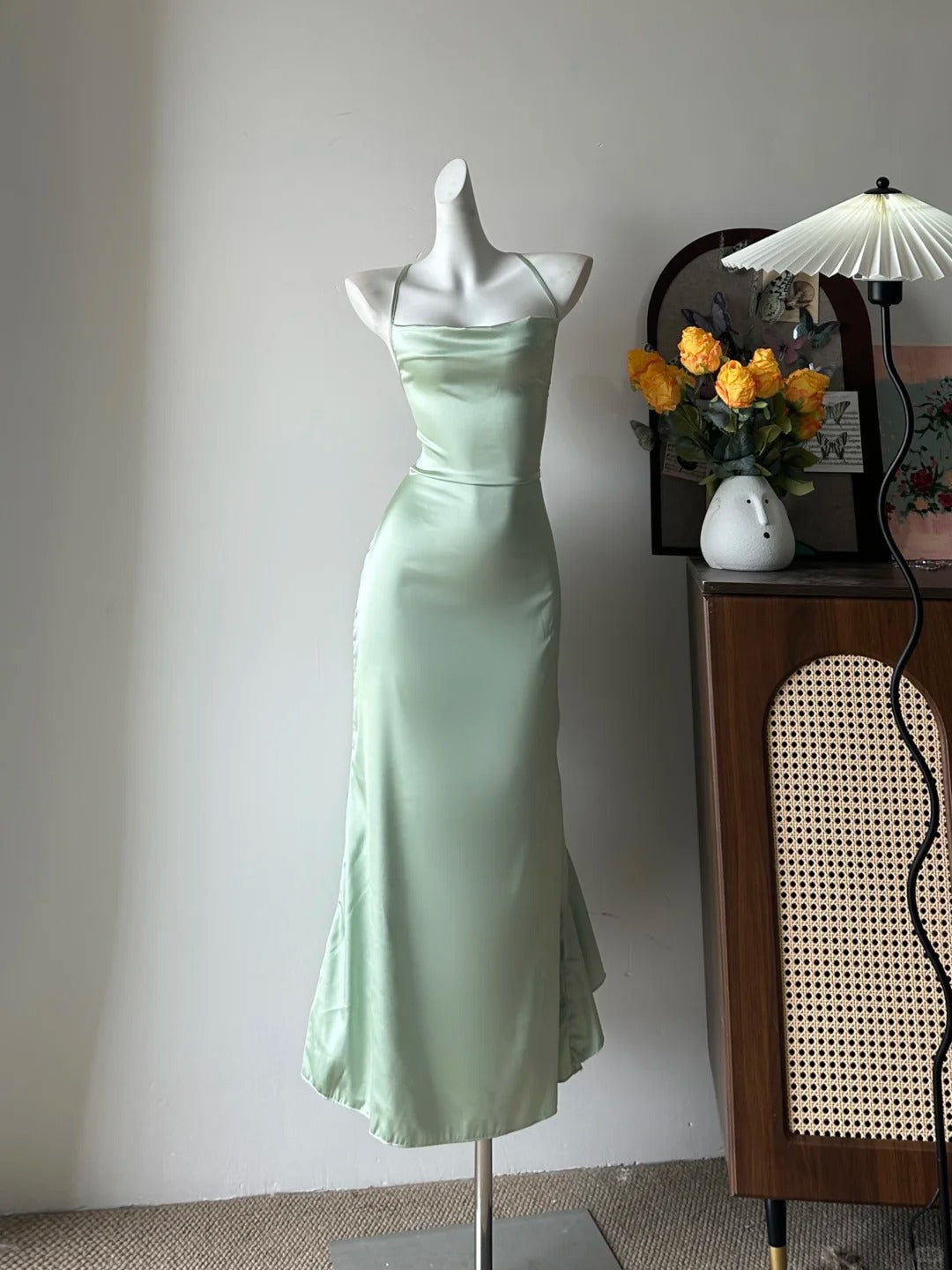 Elegant Green Slim Fit Halter Backless Ruffle Satin Formal Prom Dress
