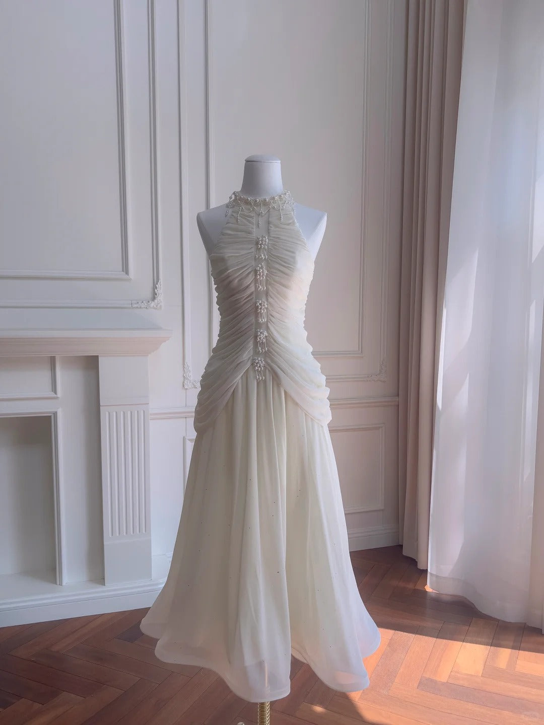 Elegant Ivory A-Line Halter Nack Pearl Pleated Chiffon Formal Prom Dress Secondary image