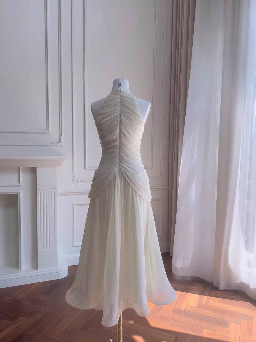 Elegant Ivory A-Line Halter Nack Pearl Pleated Chiffon Formal Prom Dress