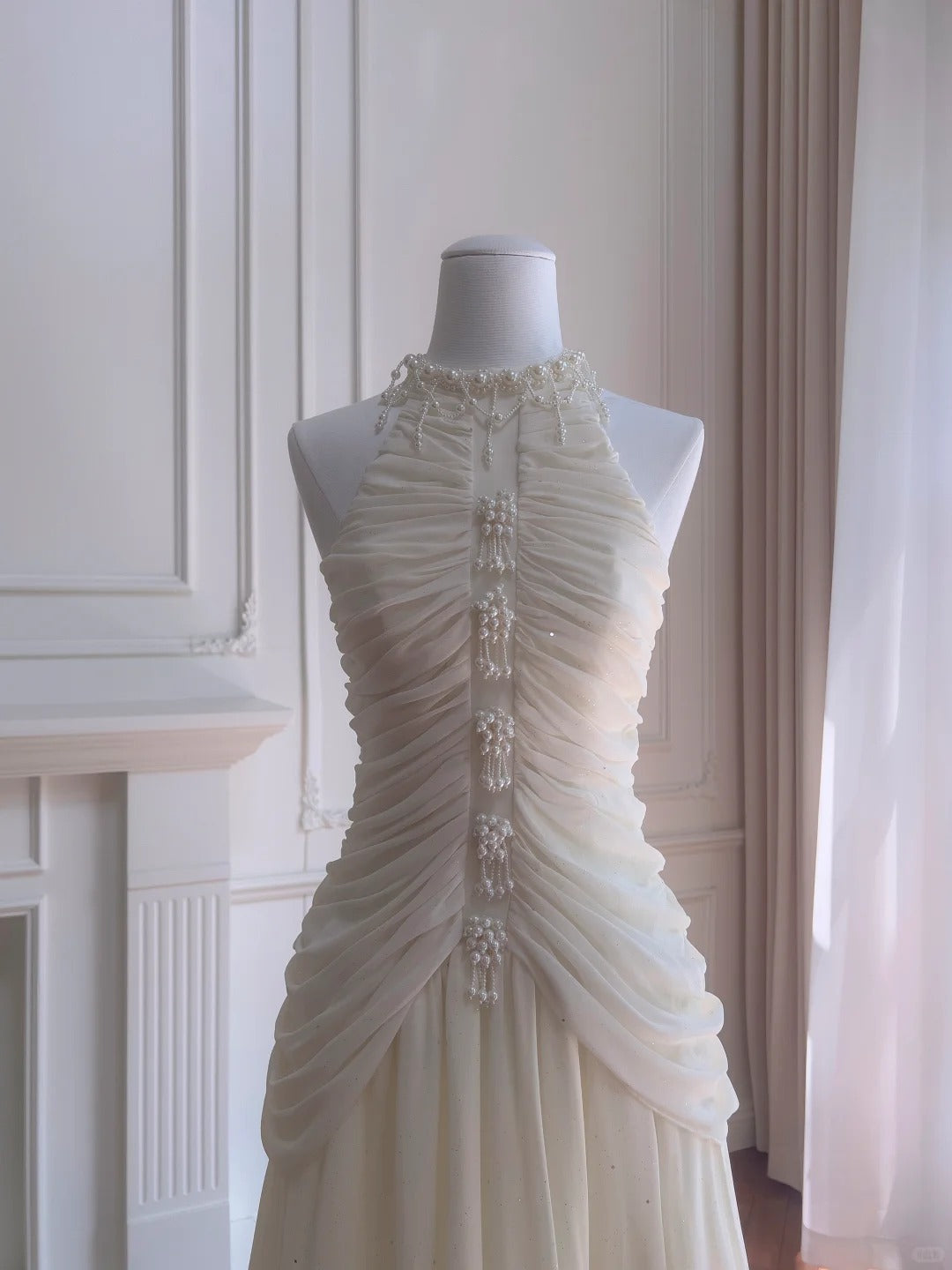 Elegant Ivory A-Line Halter Nack Pearl Pleated Chiffon Formal Prom Dress